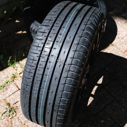 Accelera PHI-R 215 55 R17 98W XL